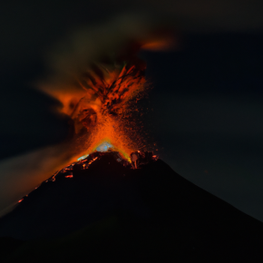 Illustration d'une ��ruption du volcan Tungurahua (��quateur). ? DALL-E